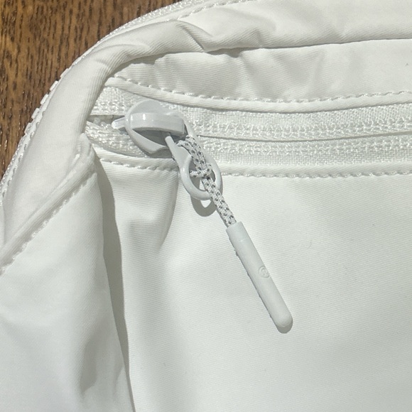 NEW- Lululemon Everywhere Belt Bag (large 2L) WHITE - Picture 7 of 9